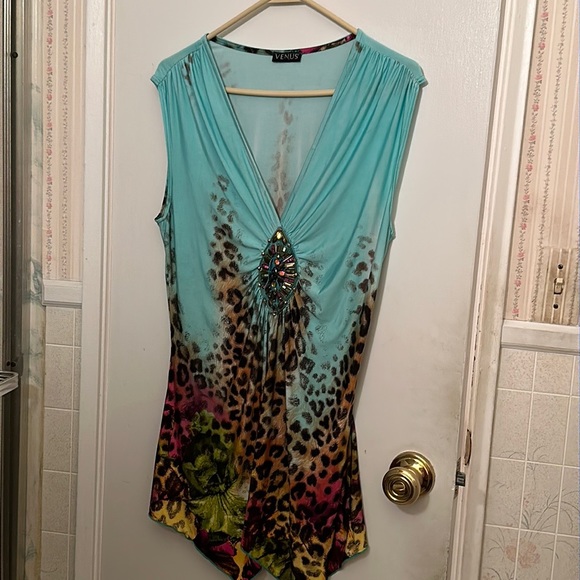 Beautiful, multicolor, rhinestone leopard tapered top - Picture 1 of 5